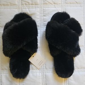 LC Lauren Conrad Super Soft Black Slippers